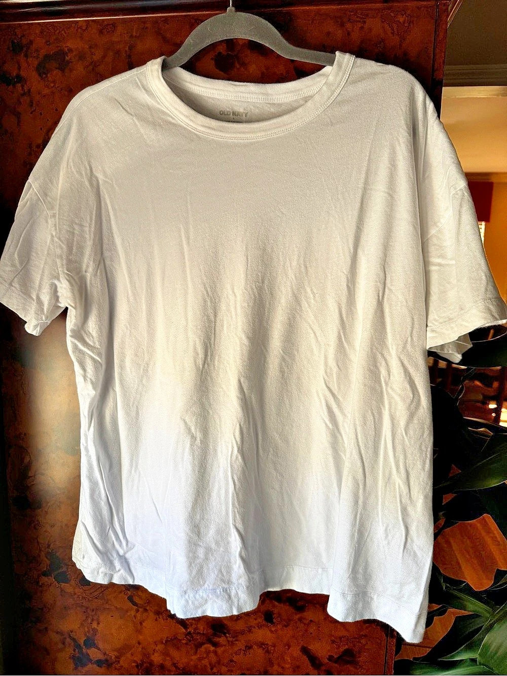 Old Navy Women’s White Vintage Style Tee. Large
